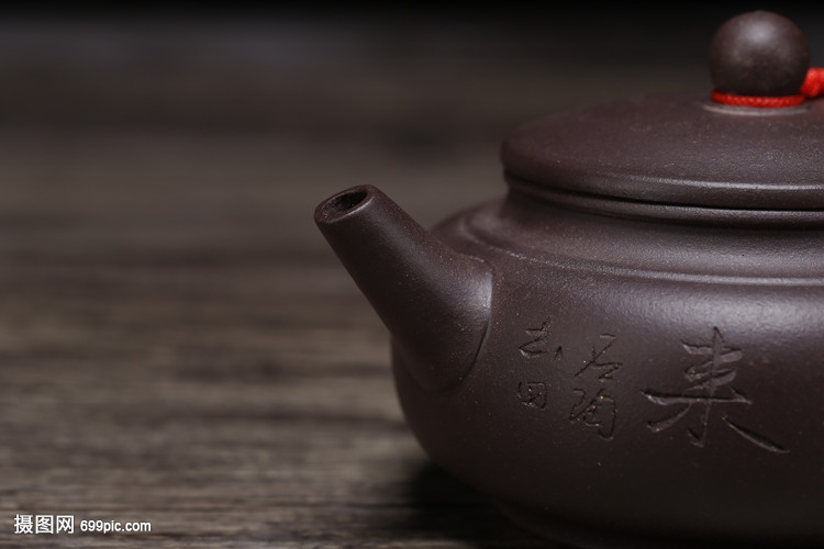 茶香雅韻與妝點(diǎn)華彩 紫砂壺與化妝品的東方美學(xué)